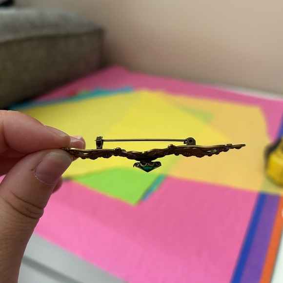 4/$100 Vintage Style with Emerald Gem brass bar brooch 💚 - Picture 6 of 6